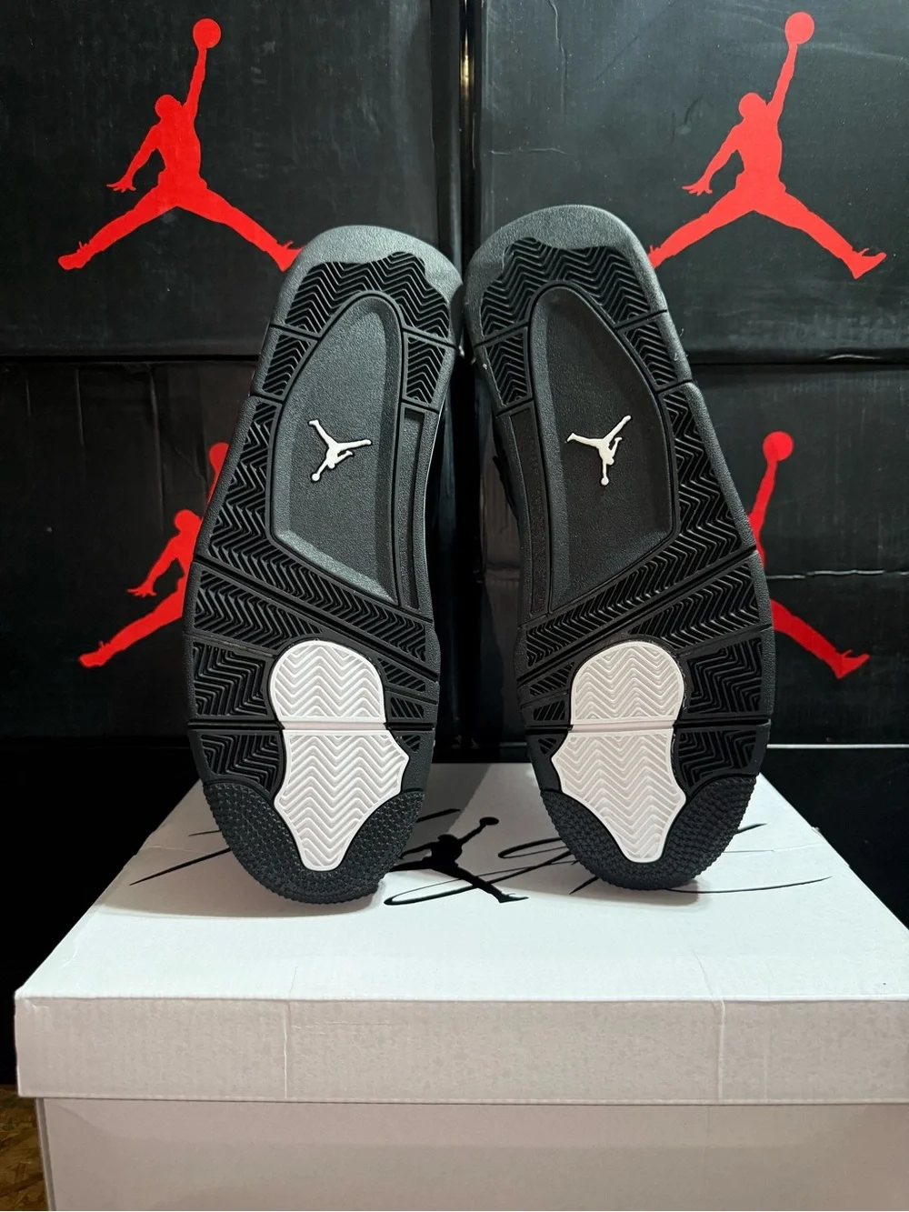 Jordan 4 Retro White Thunder Men's Black and White Athletic Basketball Shoes
